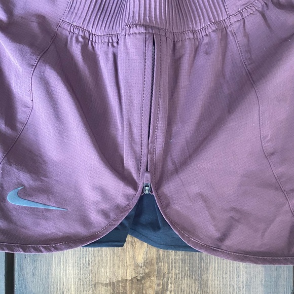 Nike DRi-FIT Run Division Tempo Luxe - Picture 9 of 10